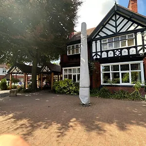 Hotel The Court